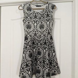 UK 6 (XS) Black and White A-Line Skater Dress